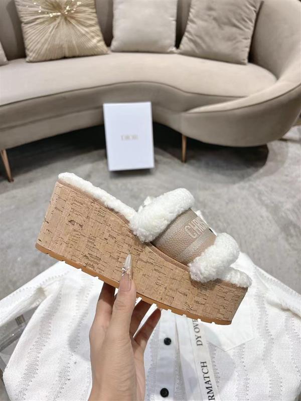 20251128184319885 290